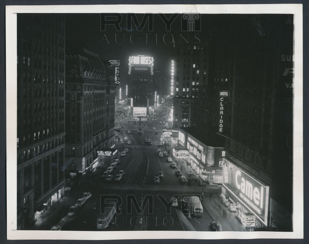 Times Square-1942-dim out